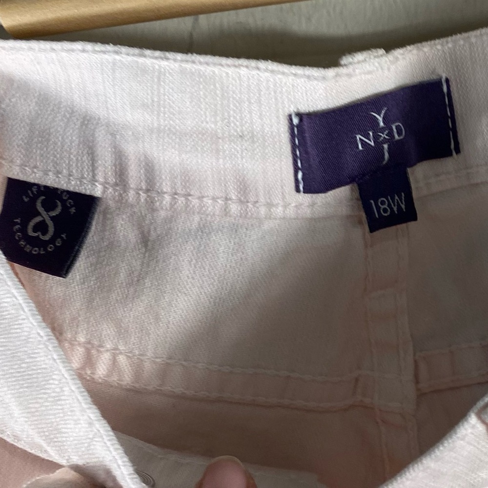 NYDJ Women's Boot Cut Jeans in Cream - Picture 5 of 8